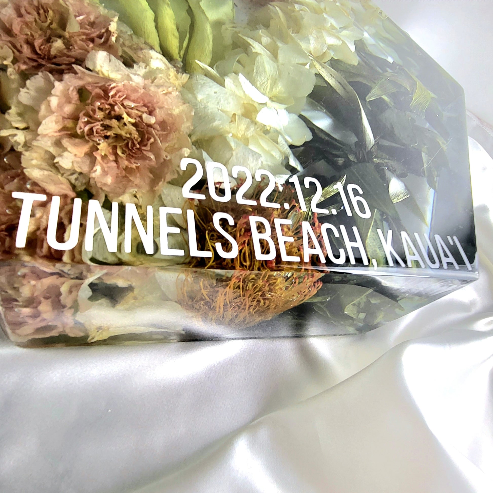 12" Hexagon Floral Preservation 3D Resin Wedding Bouquet Preservation Keepsake Gift Save Your Wedding Flowers Forever - flofloflowery