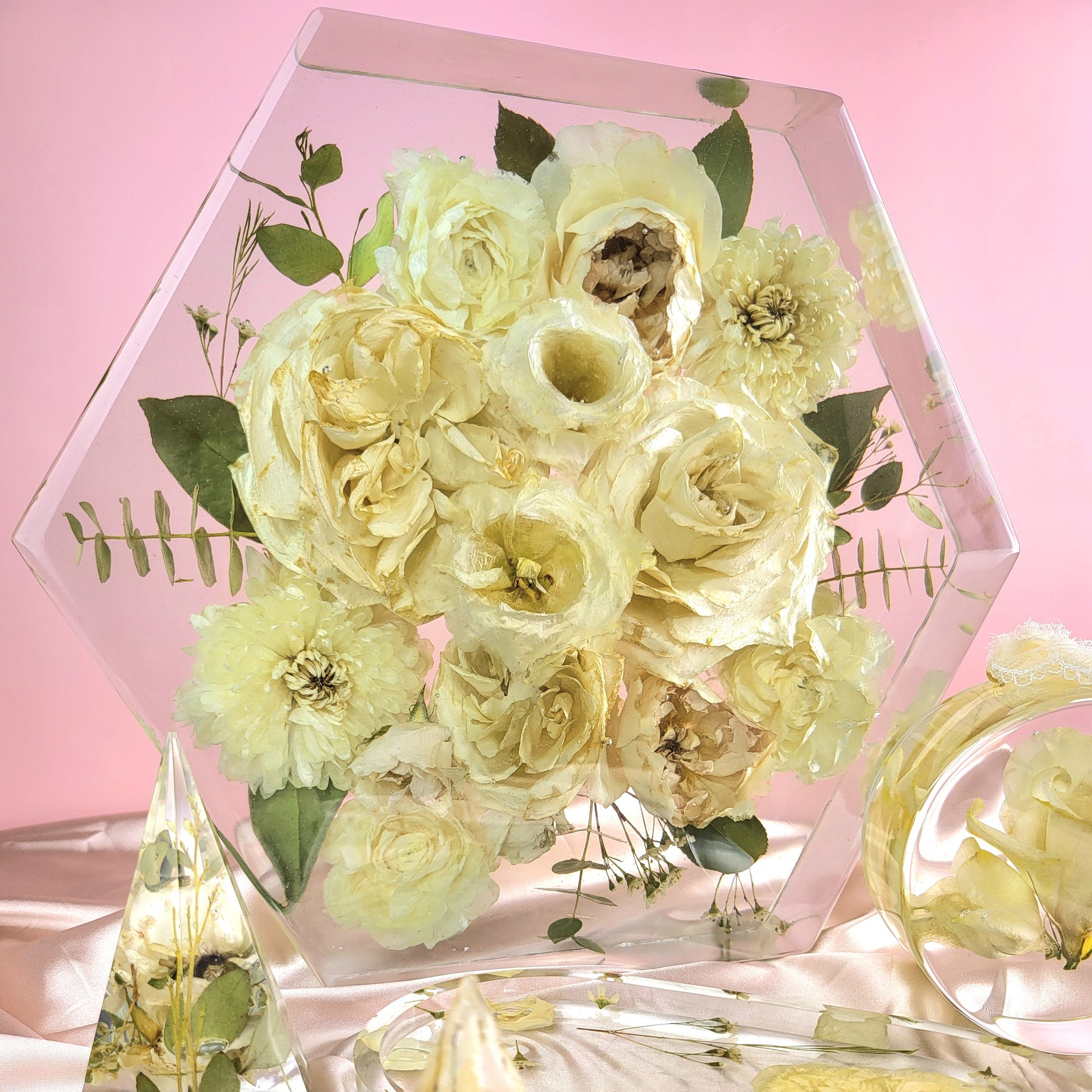 Large Wedding Flower Hexagon 3D Resin Wedding Bouquet Preservation Floral Gift Keepsake Save Your Wedding Flowers Forever - flofloflowery