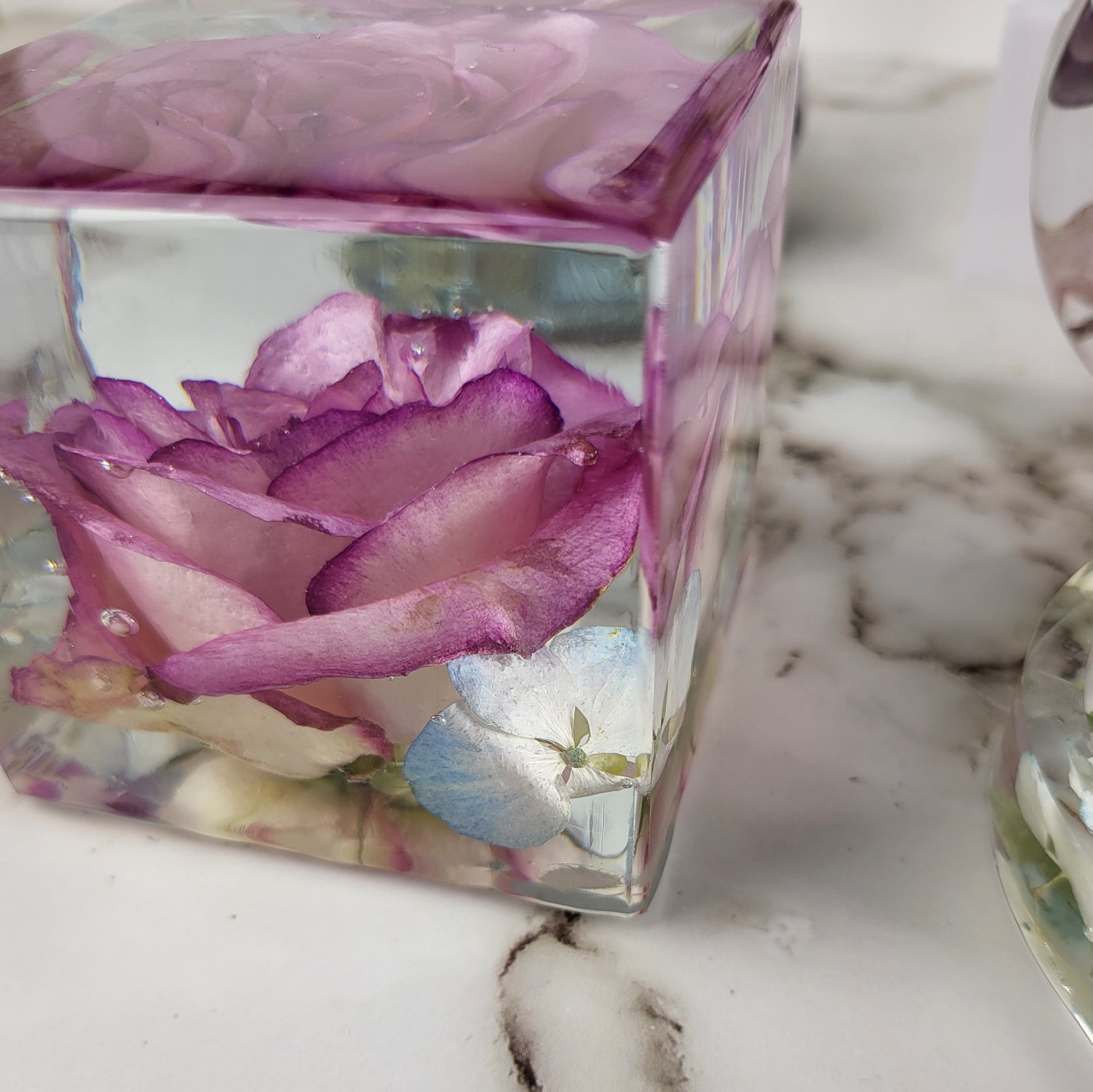 14" Round 3D Resin Wedding Bouquet Preservation Keepsake Gift Save Your Wedding Flowers Forever - flofloflowery